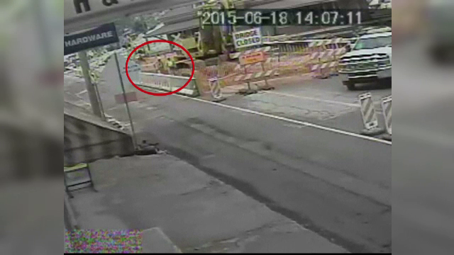 Momentul in care un pod vechi de un secol se prabuseste cu muncitori cu tot. Ce au patit acestia. VIDEO