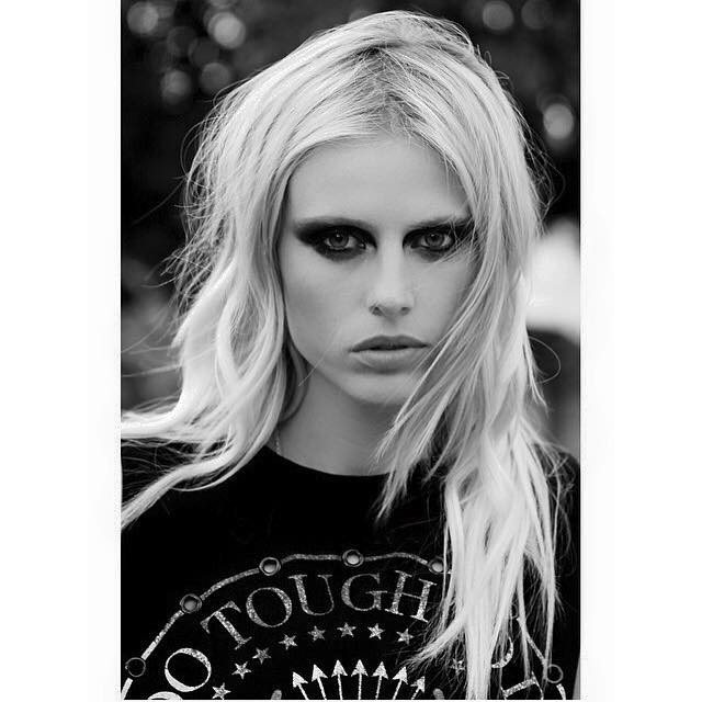 A ramas fara un picior din cauza tampoanelor. Povestea tragica a unui model din California