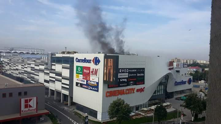 Alerta de incendiu la Mega Mall, cel mai mare centru comercial din Capitala