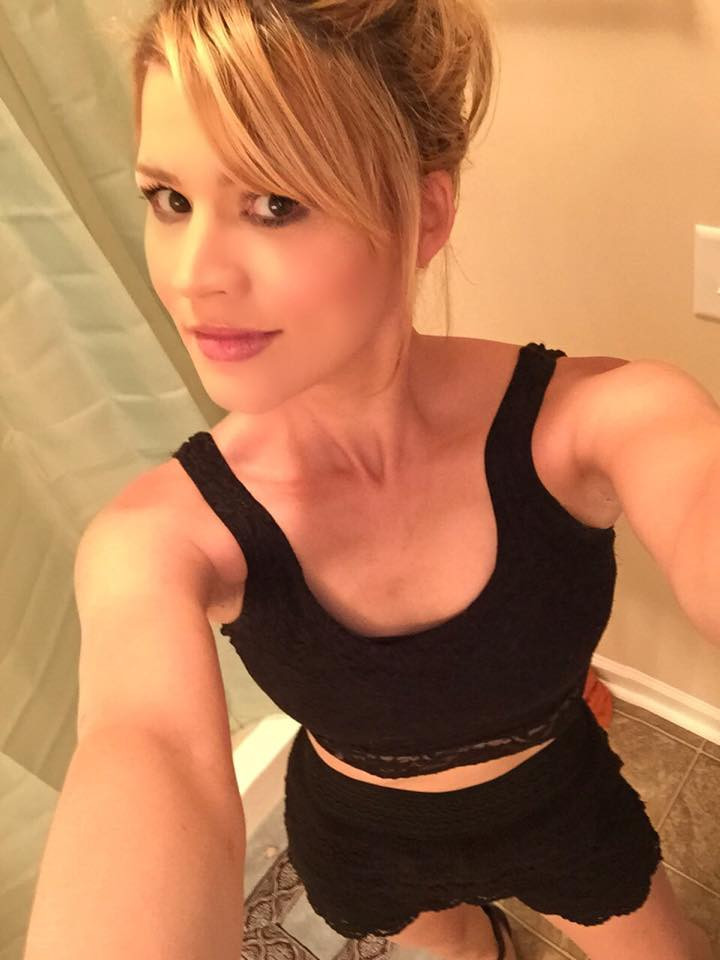 “Mai sexy decat patratelele de pe abdomen”. Cum arata aceasta femeie dupa patru nasteri