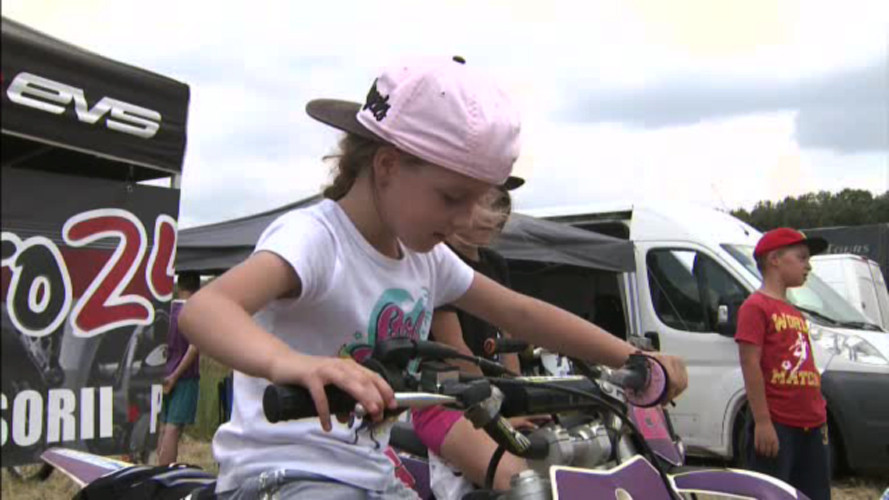 Copiii de scoala primara care sunt campioni la motociclism. Cat ii costa aceasta pasiune pe parinti