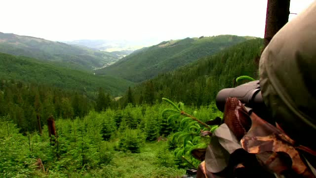 Povestea a doi frati care, timp de trei ani, au infruntat ploile si vantul pentru a filma un colt de rai din Romania