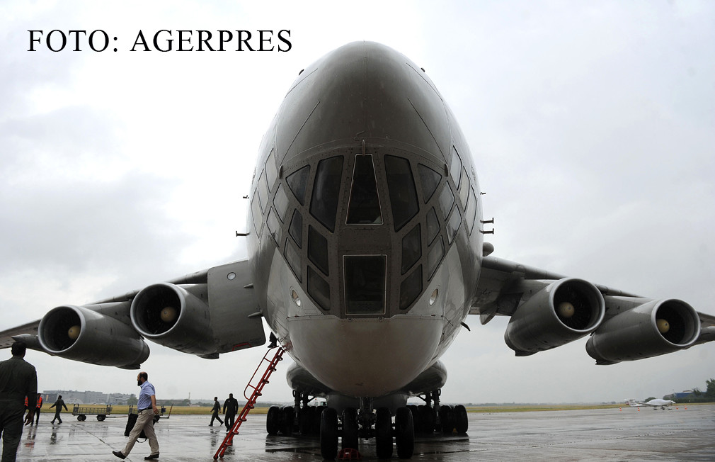 Spectacol pe cerul Capitalei: 120 de avioane au luat parte la cel mai mare miting aviatic. Cine a fost vedeta show-ului