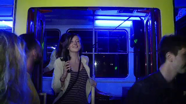 “Clujul nu doarme”. Tinerii au renuntat la cluburi si au petrecut in... tramvai. VIDEO