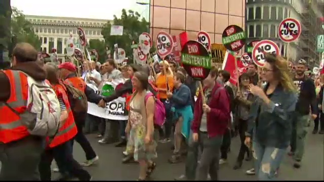 Protest impotriva masurilor de austeritate. Zeci de mii de britanici au iesit in strada: Sectorul public e micsorat si ranit