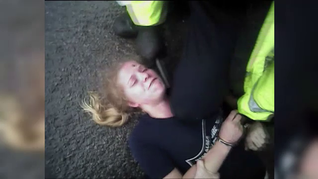 O detinuta furioasa le-a dat mari batai de cap politistilor americani. De ce a fost in stare tanara pentru a scapa