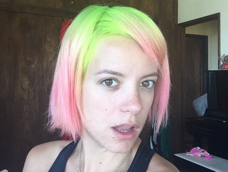 Cantareata Lily Allen, implicata intr-o explozie: "Am noroc sa fiu in viata". Vedeta a suferit rani minore pe fata: FOTO