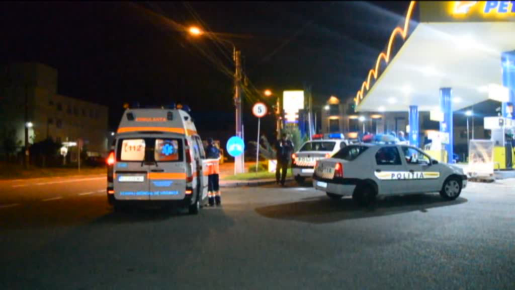 Sofer dezlantuit intr-o benzinarie din Cluj. Si-a batut mama, un angajat si un politist, apoi a distrus 5 masini