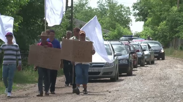 L-au votat de 3 ori primar, dar n-au un metru de sosea in comuna. Ce i-au pregatit localnicii din Havarna edilului