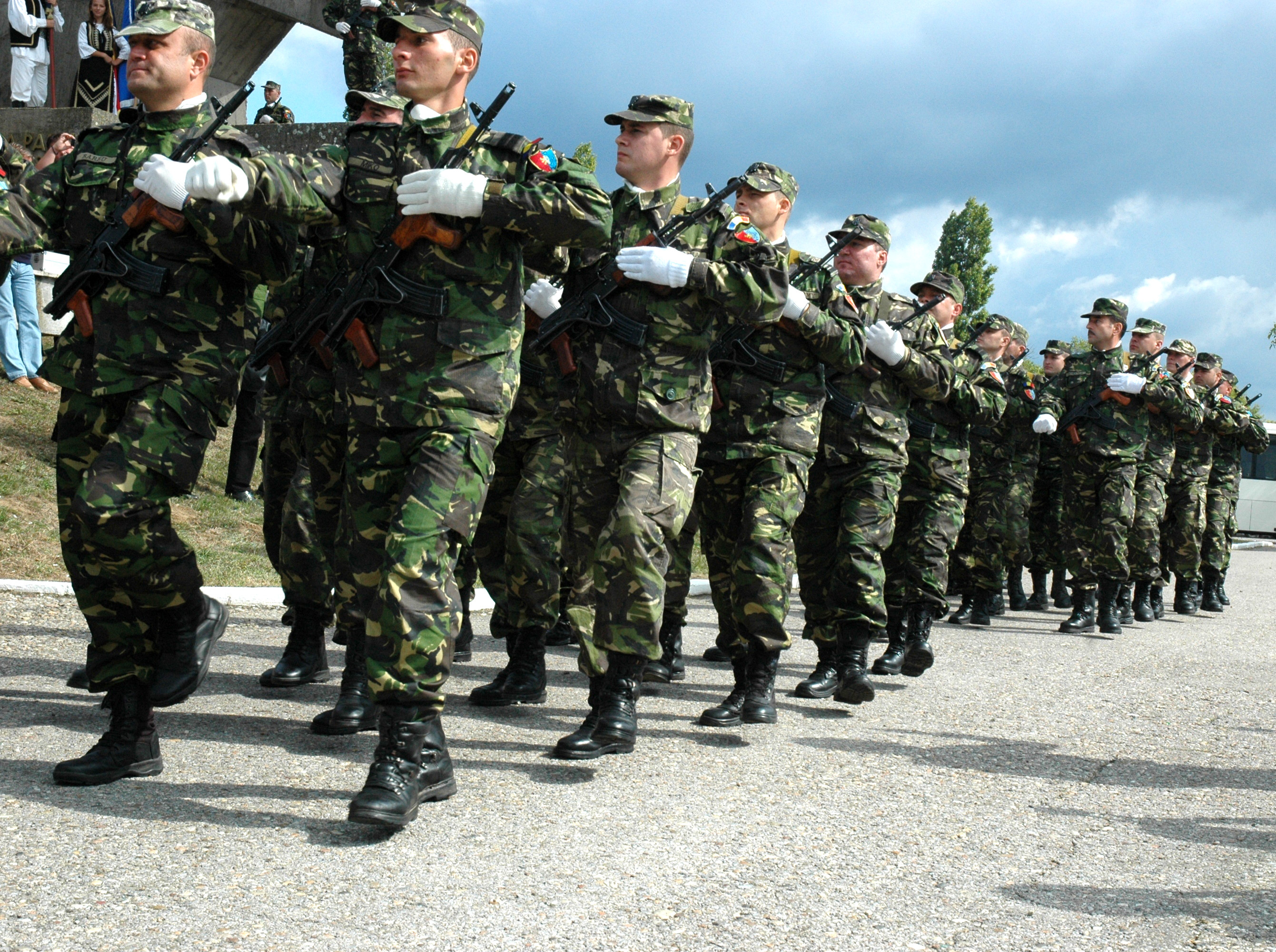 Ţuţuianu: Cea mai mare pensie din MApN este a unui fost magistrat militar: 33.500 de lei