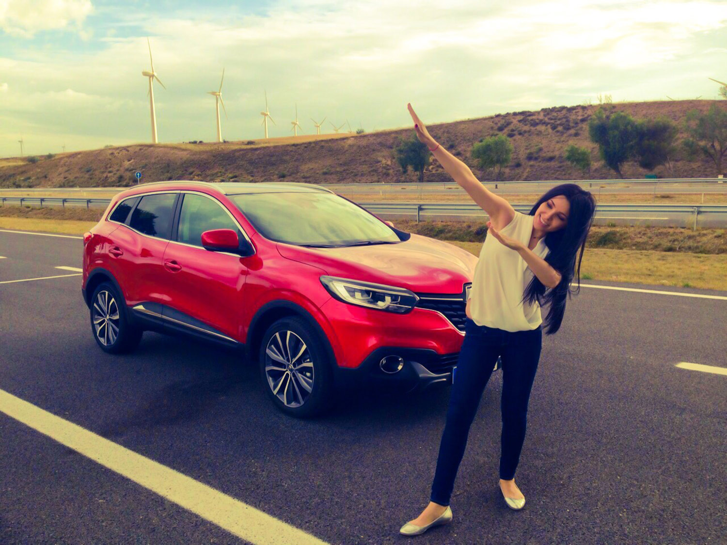 Corina Caragea a testat noul Kadjar, SUV desenat de un roman care s-a inspirat din MUSCHII lui Usain Bolt! VIDEO