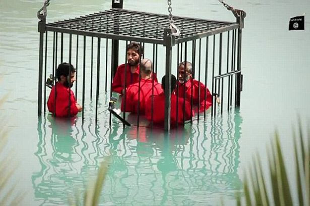 Statul Islamic, noi inregistrari socante. ISIS publica imagini in care prizonerii sunt inecati sau executati cu o bazooka