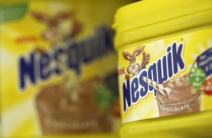 Baiatul de 11 ani care nu a mancat niciodata mancare solida si traieste doar cu o cutie de Nesquik pe zi. Cum s-a ajuns aici