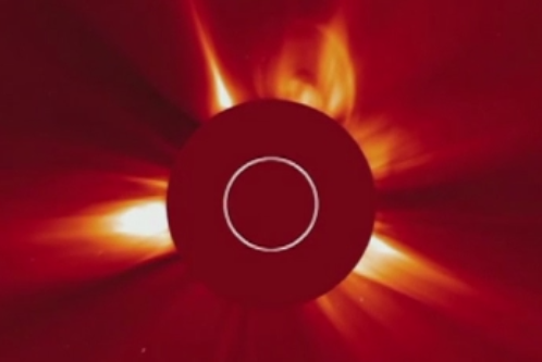 Pamantul, lovit de furtuni magnetice puternice. Cum vor fi afectate retelele de electricitate si sistemele de navigatie