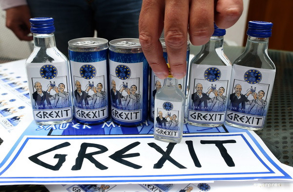 "Nu am mai vazut atata rosu, de la ultima lucrare din liceu". Cum a corectat FMI propunerile de reforma trimise de Grecia