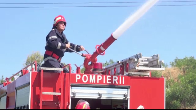 Un exercitiu al pompierilor s-a impotmolit la evacuarea enoriasilor din biserica: "Dar de ce sa plec?"