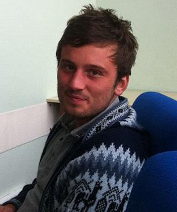 A socat pasagerii din metroul londonez. Ce a facut un barbat imbracat la costum in fata oamenilor care-l priveau ingroziti