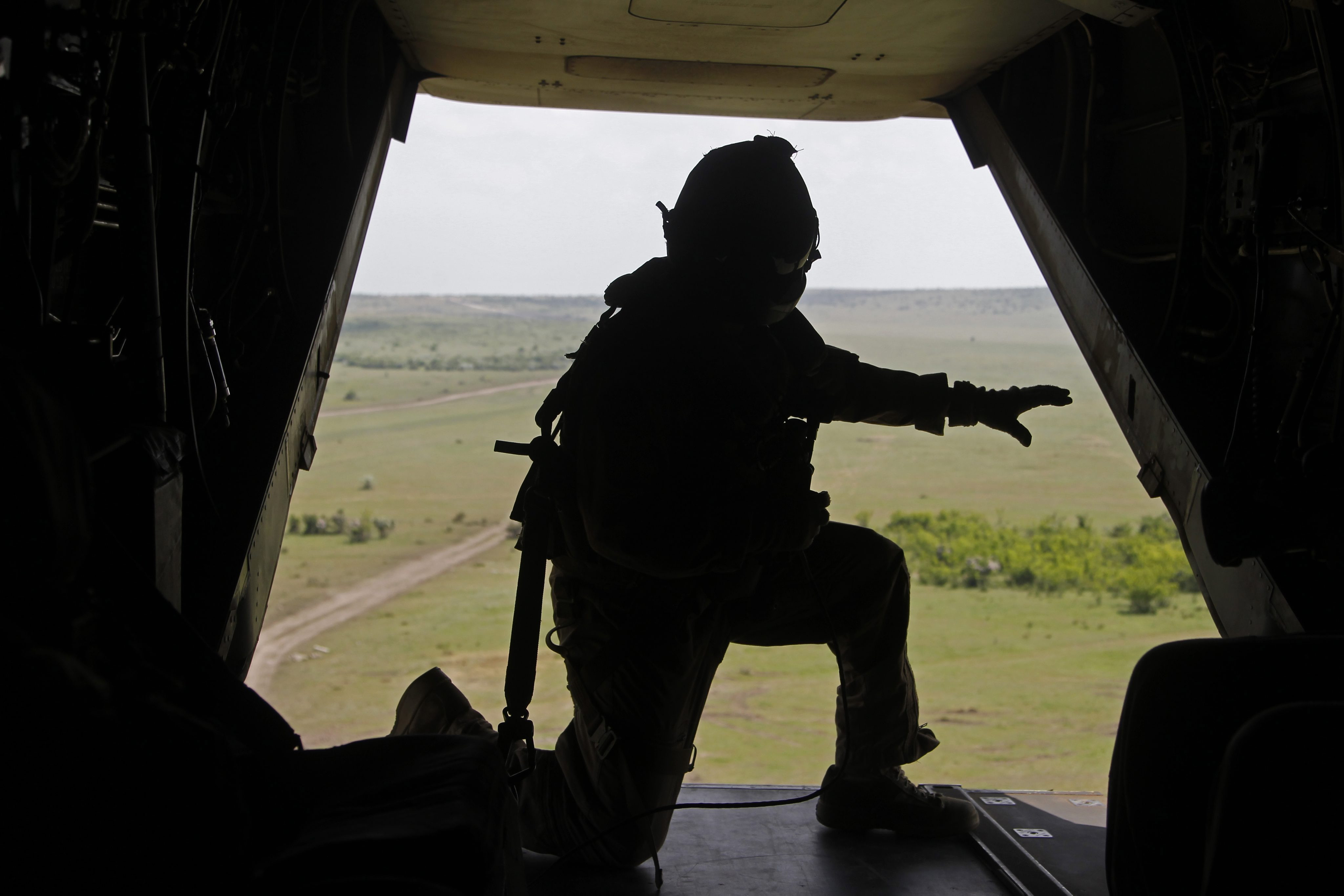 The Guardian: NATO si-ar putea revizui strategia nucleara, in contextul tensiunilor cu Rusia