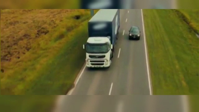 Echipamentul care le permite soferilor sa depaseasca fara sa se asigure. Ce are in spate acest TIR