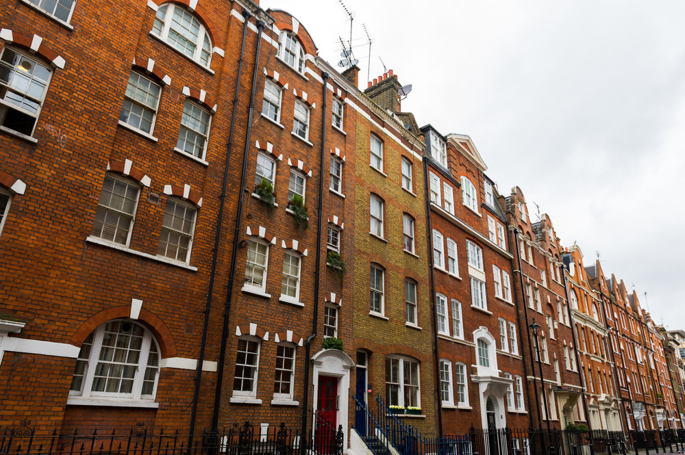 Vecinii se plang de muzica tare si gunoaiele din fata casei. Cum traiesc 26 de romani la Londra, intr-o locuinta cu 3 camere