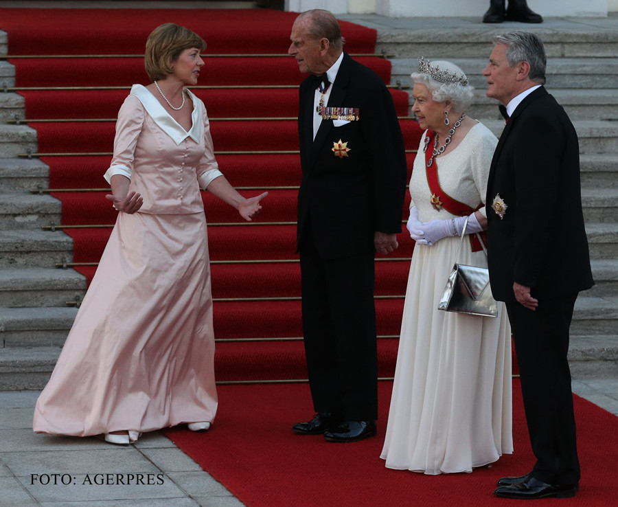 Regina Elisabeta a vizitat Germania. Cum a reusit sa o surprinda cancelarul Angela Merkel
