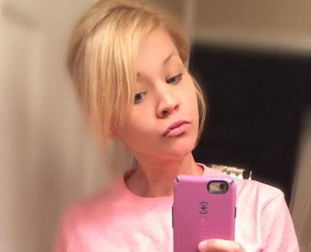 Are patru copii si urme de sarcina pe abdomen. Cum s-a expus o mamica incat a devenit vedeta pe internet. FOTO