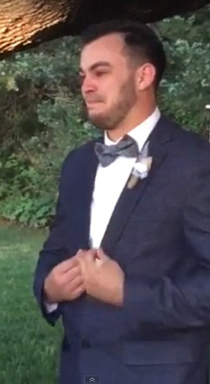 Mirele care a cucerit internetul cu reactia de la altar. Cum si-a intampinat mireasa. VIDEO