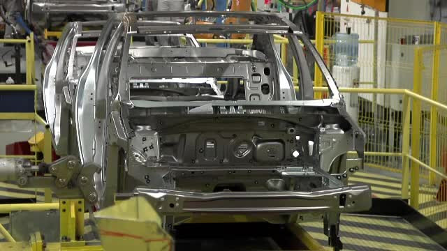 "Programul RABLA pentru angajati" la Dacia. Platile compensatorii ii fac pe 600 de salariati sa se bata pe 300 de plecari