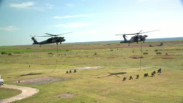 6 noi comandamente ale Aliantei Nord-Atlantice in Romania. Armamentul greu adus la noi in tara va costa SUA 1 MILIARD USD