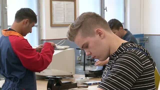 Cea mai cautata meserie la scolile profesionale. Pentru ca sunt doi elevi pe loc, profesorii au introdus examen de admitere