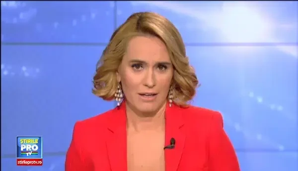 ELECTRIC CASTLE 2015. Organizatorii au intervenit cu vidanja dupa ploile abundente. Tinerii au facut coada la pelerine