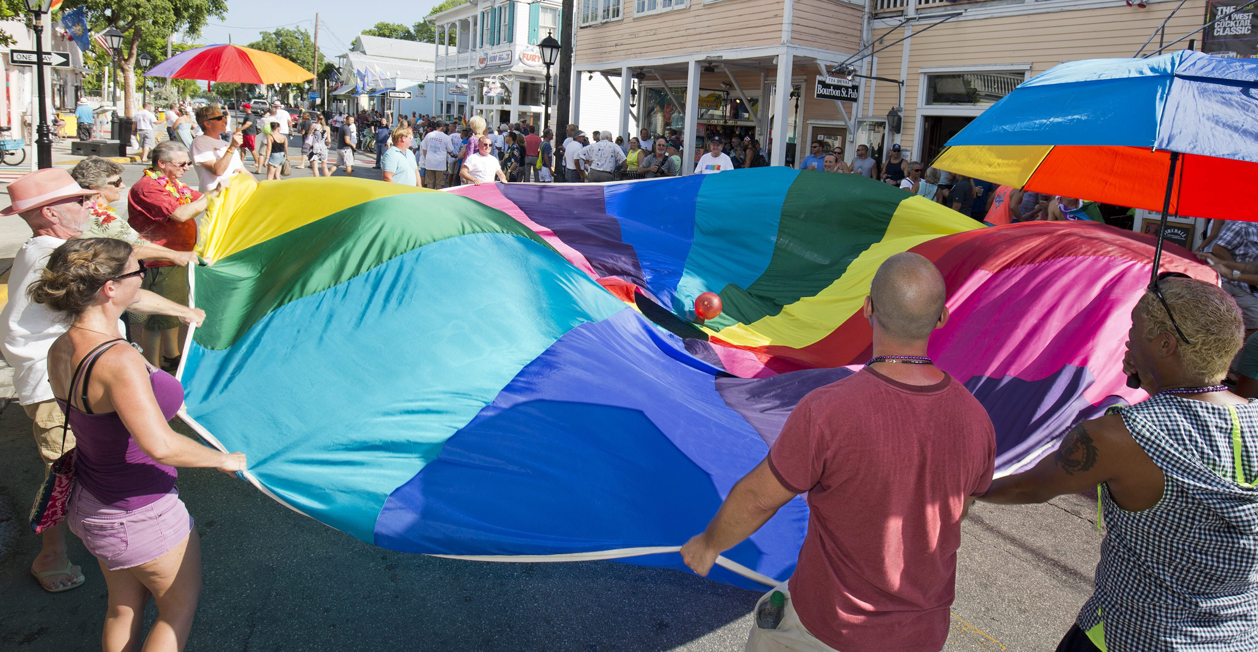 Mii de reactii dupa ce SUA a legalizat in toate statele casatoria intre persoane de acelasi sex: "Dragostea a invins"