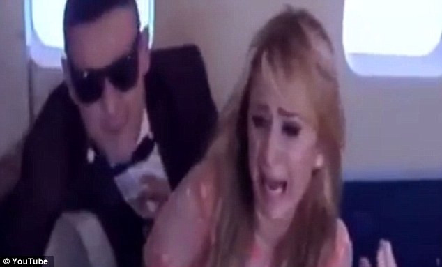 Paris Hilton este convinsa ca va muri in cateva clipe, in cea mai cruda farsa din istoria televiziunii. VIDEO