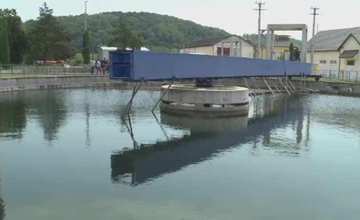 In Romania anului 2015 oamenii arunca la canalizare televizoare, covoare sau haine. Problemele de la statiile de epurare