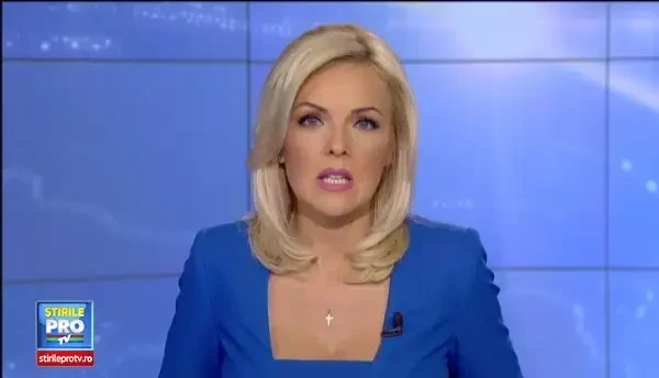 O mie de oameni din Tulcea cara apa de la 2 kilometri, dupa ce fantanile le-au fost otravite de un combinat de alumina