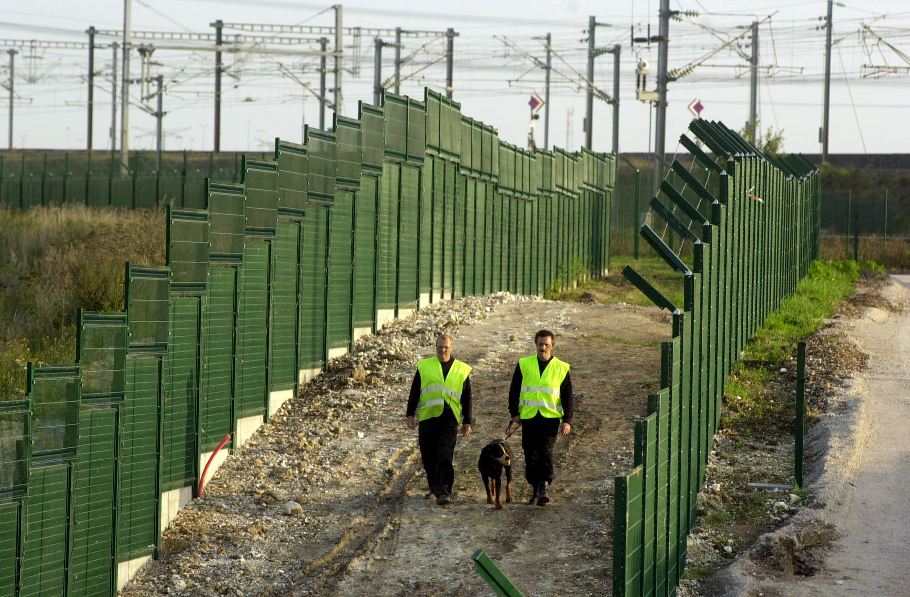 Marea Britanie urmeaza exemplul Ungariei si construieste "Inelul de Otel" pentru a opri afluxul de imigranti ilegali