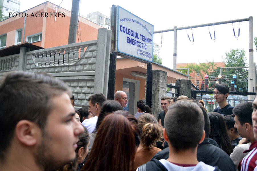 "1 din 2 elevi inscrisi la Bacalaureat este discriminat". PNL cere sa se schimbe modul in care se desfasoara examenul