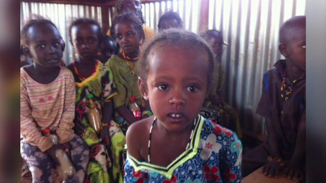 Cum s-au transformat zeci de romani in ingeri pazitori ai copiilor din satele sarace ale Africii: "Le facem viata mai usoara"