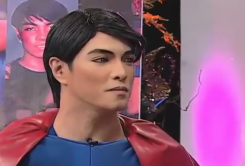 Barbatul care a suferit 23 de operatii pentru a semana cu Superman. De ce ii refuza medicii noi interventii. VIDEO