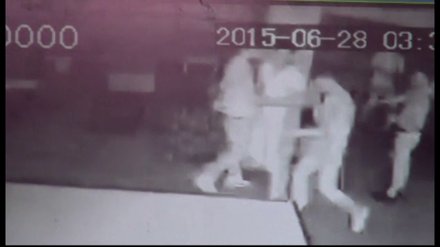 Primarul unei comune din Vrancea s-a ales cu ochiul vanat dupa o bataie la discoteca. Ce a incercat de fapt sa faca edilul