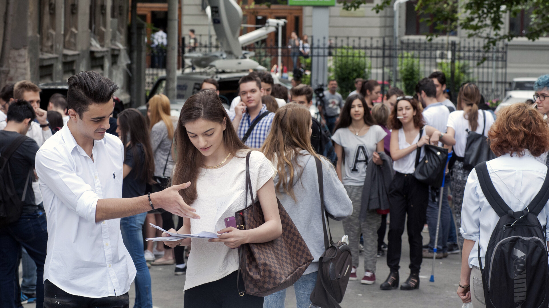 SUBIECTE SI BAREM BACALAUREAT 2015 - EDU.RO. Subiectele la logica, sociologie, informatica si fizica. 44 de cazuri de frauda
