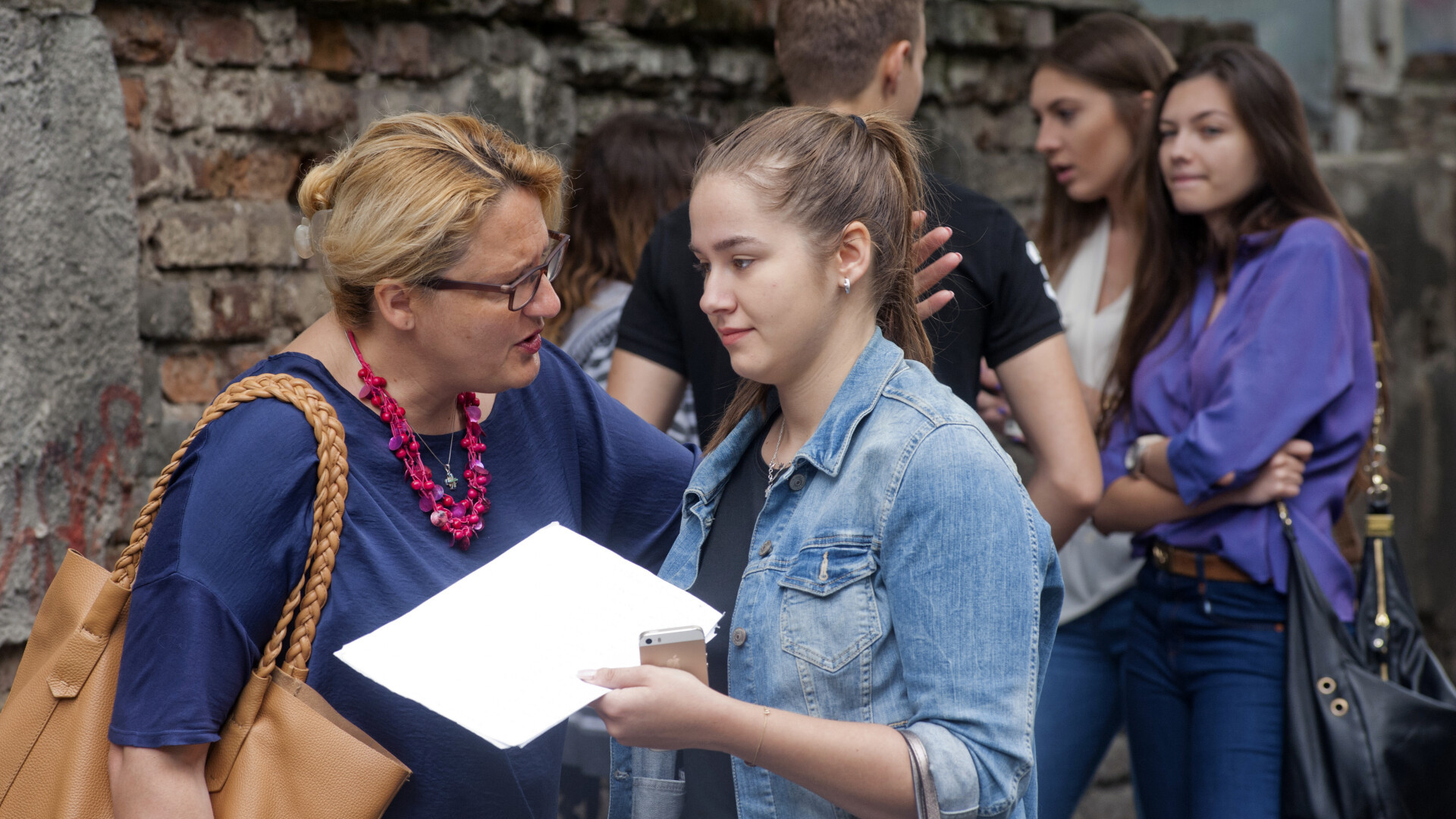 BACALAUREAT 2015, sesiunea de toamna. Ce subiecte au primit elevii care au sustinut proba scrisa la Matematica si Istorie