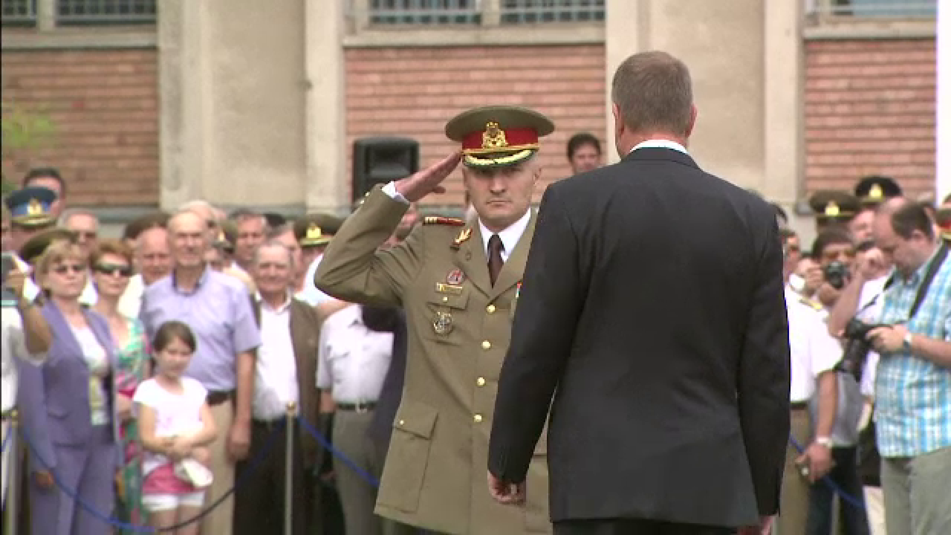 155 de ani de la infiintarea Regimentului 30 Garda "Mihai Viteazul". Klaus Iohannis i-a felicitat pe militari