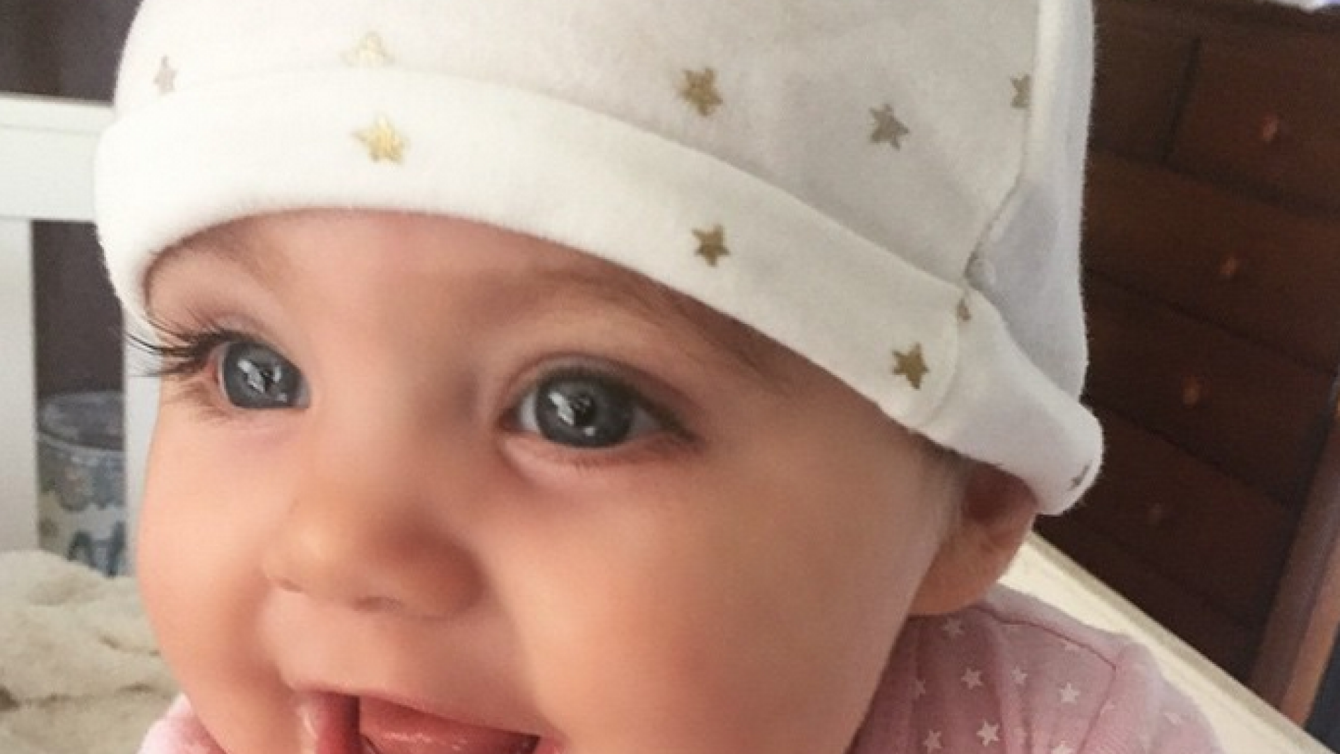 La nici macar un an, o fetita din Australia cucereste internetul. Pentru ce este faimoasa simpatica micuta cu ochi albastri