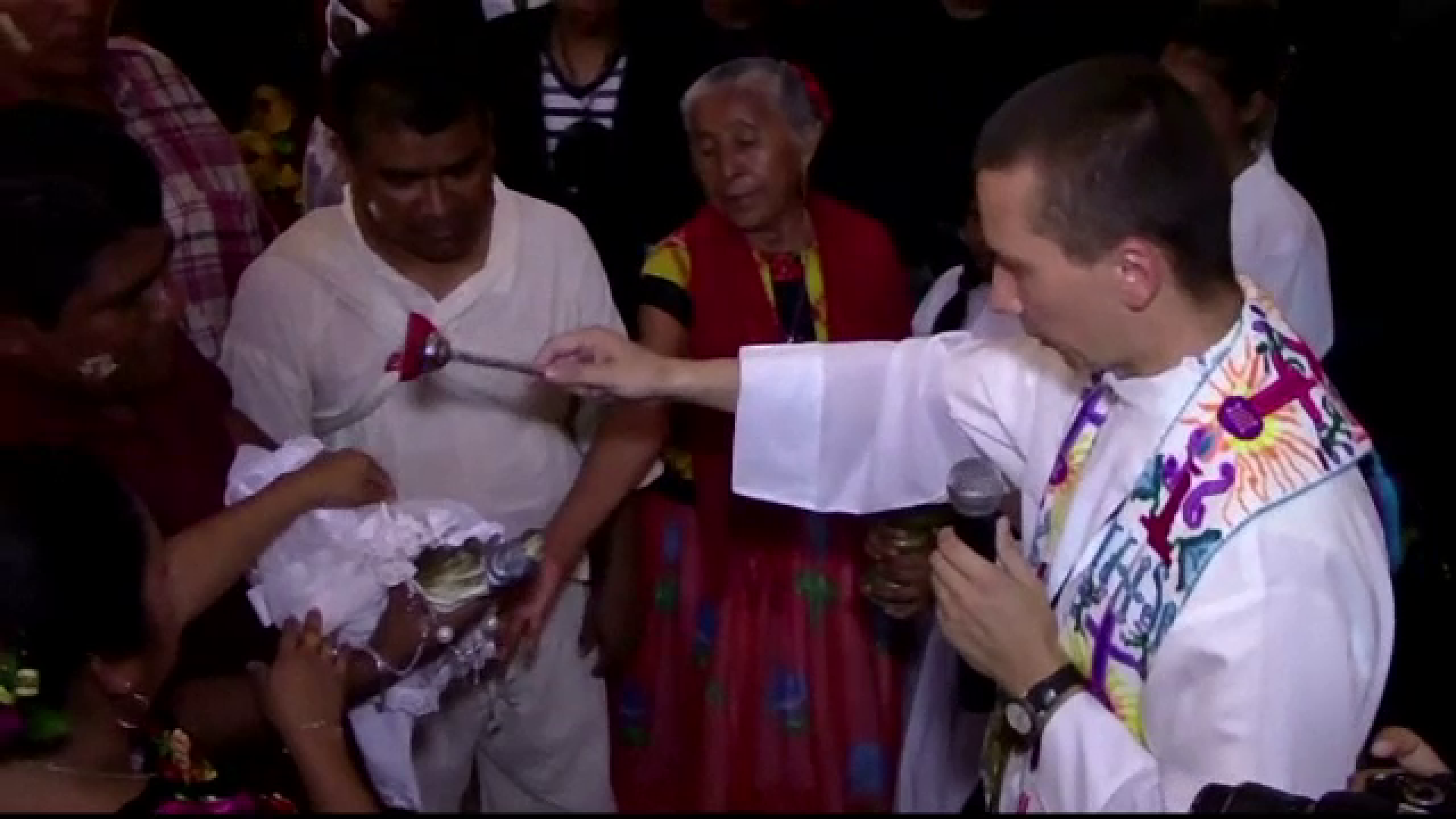 Primarul unui orasel din Mexic s-a casatorit cu o femela aligator. Motivul bizar pentru care a facut asta