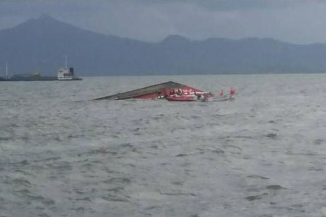 Cel putin 33 de morti dupa ce un feribot cu 173 de oameni la bord a naufragiat in largul insulelor Filipine