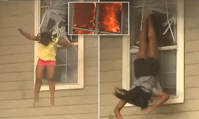 Moment de panica pentru doua fete, intr-o casa cuprinsa de flacari. S-au aruncat pe geam pentru a scapa cu viata. VIDEO