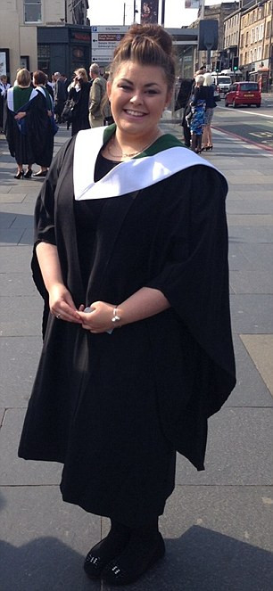 Poza de la absolvirea facultatii i-a schimbat viata. Astazi, tanara spune ca nu ii mai e rusine sa mearga la intalniri. FOTO