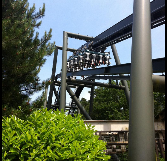 80 de oameni au trecut prin clipe cumplite dupa ce au ramas suspendati cu capul in jos, intr-un carusel: "A fost ingrozitor"