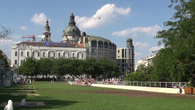 Ungaria incearca sa-i readuca in tara pe tinerii plecati la munca peste hotare. Cati bani primesc lunar cei care se intorc